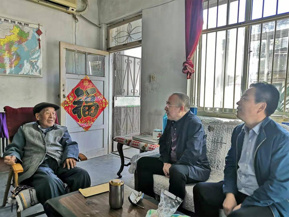 集團領導重陽節(jié)走訪看望離退休老干部(圖2)