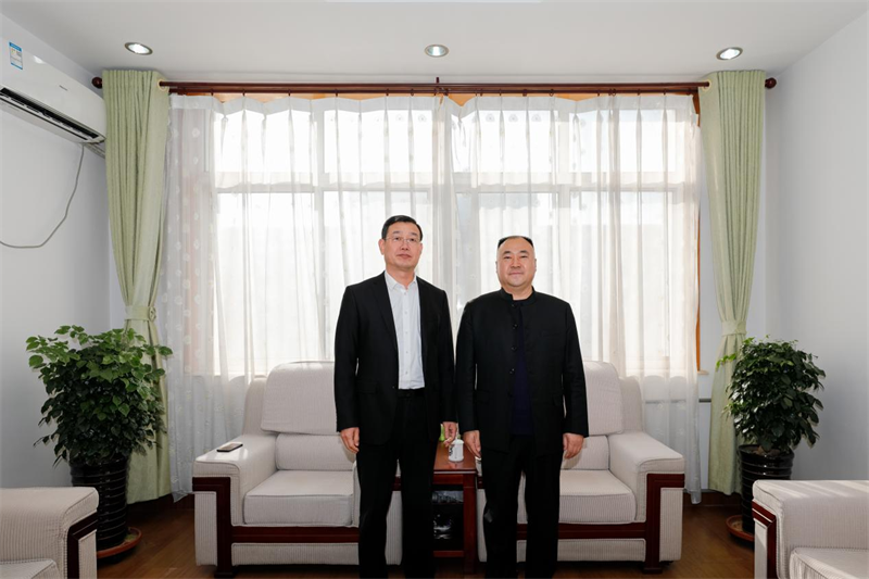 萊西市委書記莊增大到我集團公司走訪慰問(圖1) 萊西市委書記莊增大到我集團公司走訪慰問(圖1)