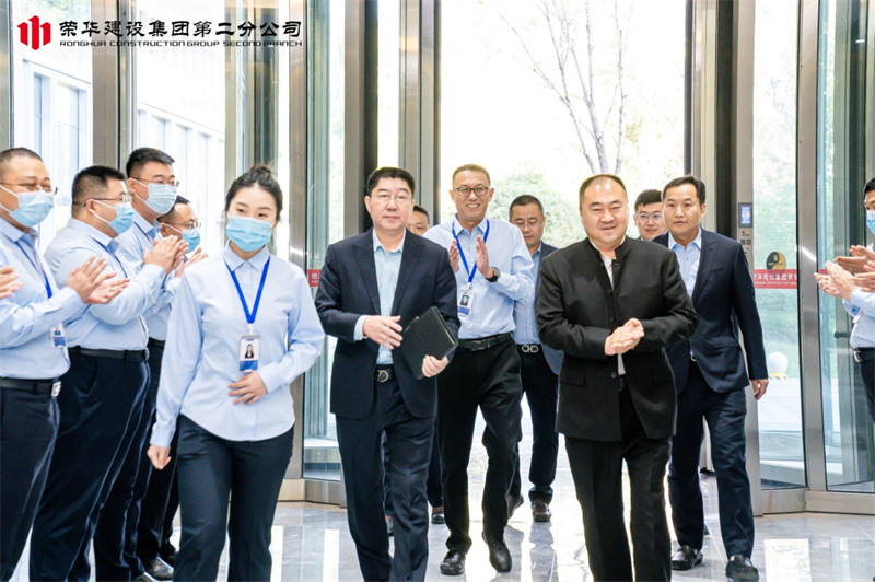 董事長孫涌出席榮華建設(shè)集團(tuán)第二分公司喬遷揭牌儀式(圖1)